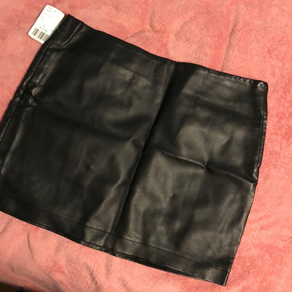 Vinyl short skirt black size L